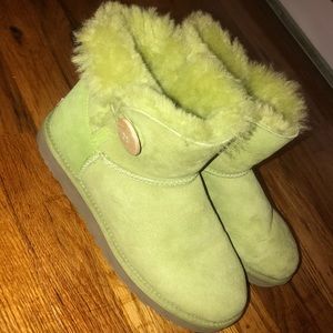 Short Ugg boots